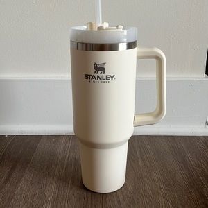 Stanley Adventure Quencher 40oz Cream Tumbler